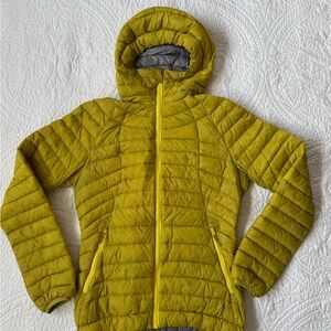 Women's 800-fill DriDown Insulated Hooded Puffer Jacket (Size Small)